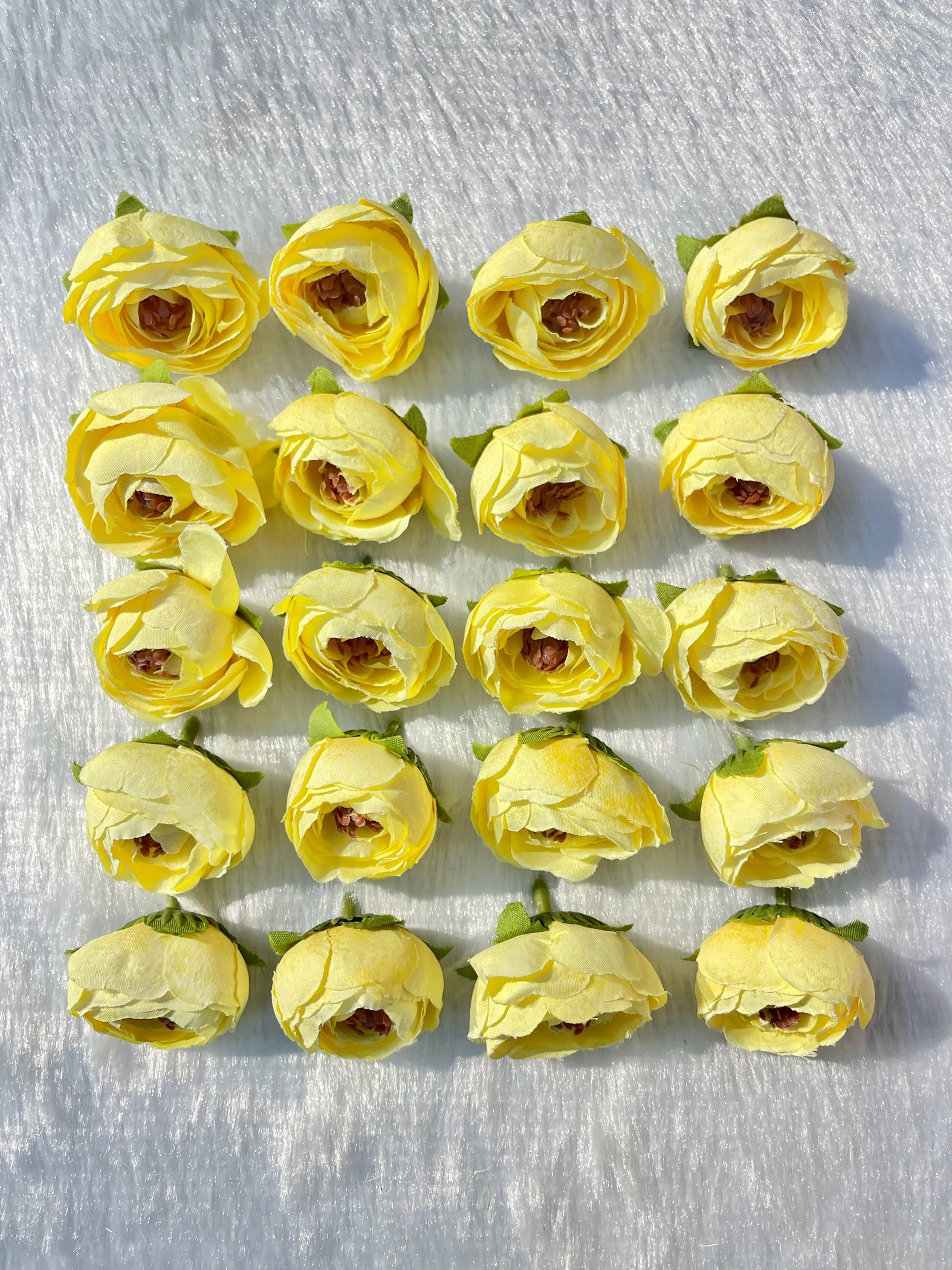 Light Yellow Peony (20 pieces)
Size-4cm