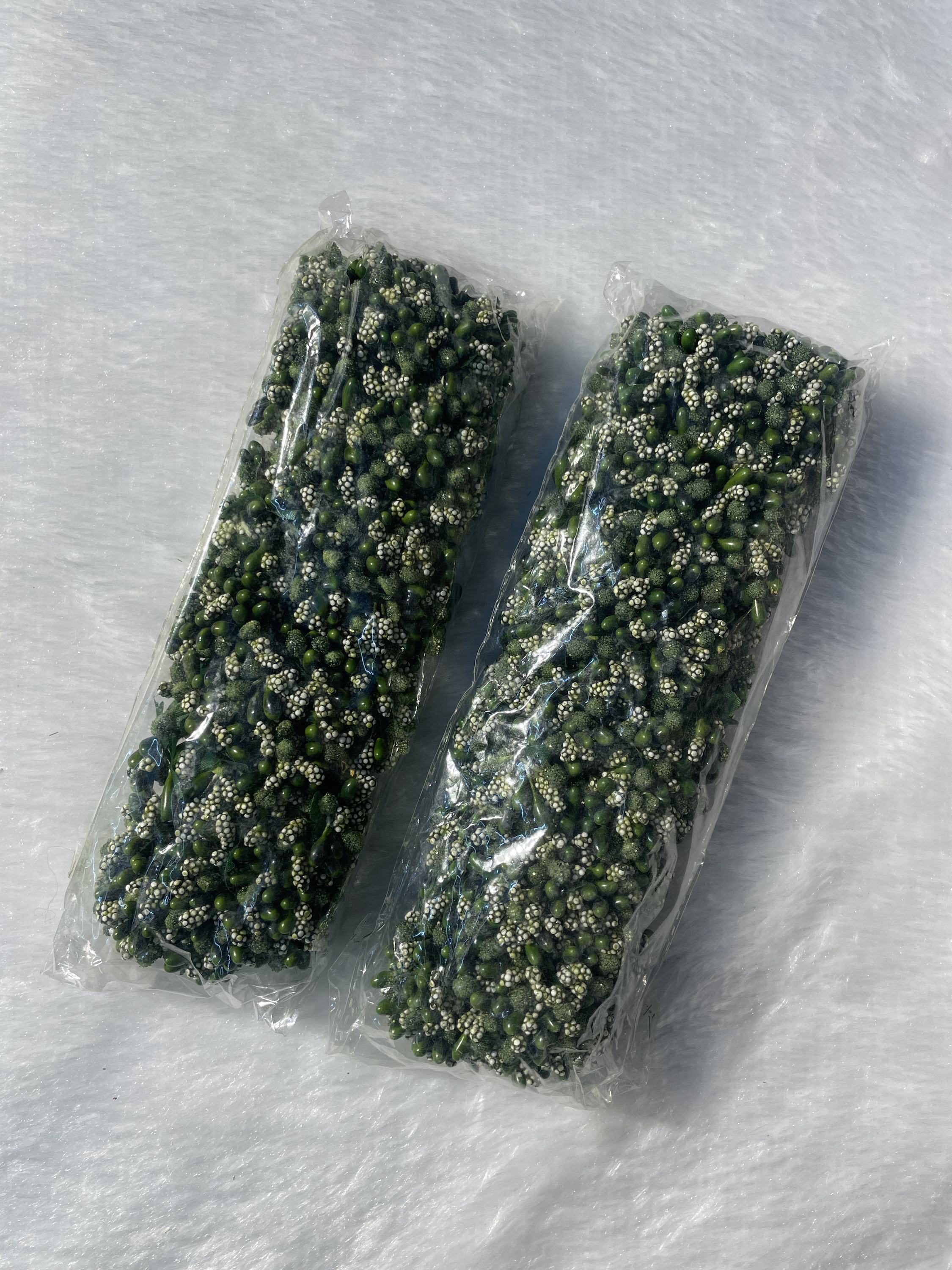 Dark green pollen (1 packet)
12 bunches in 1 pack