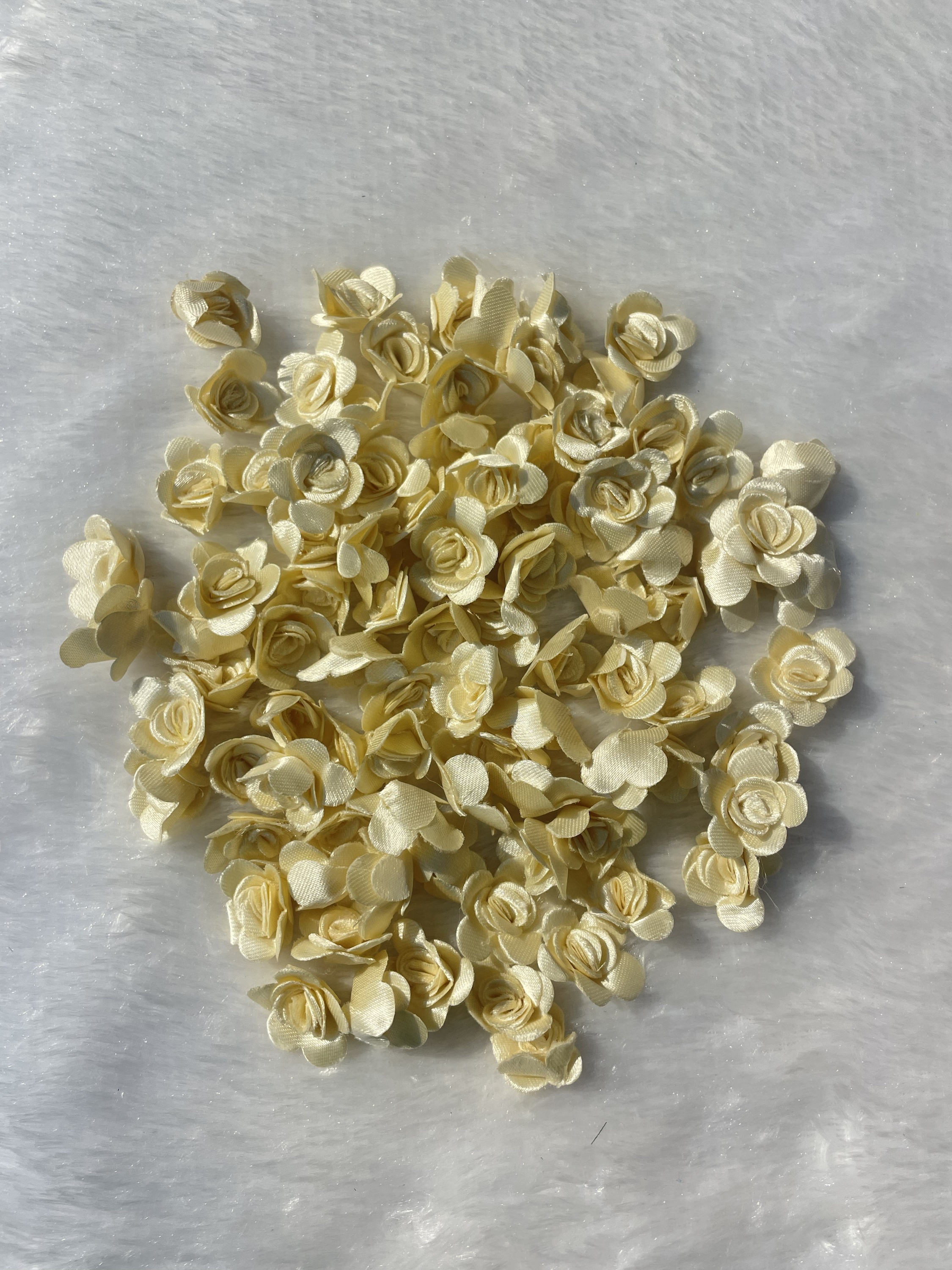 Cream satin flower (100 pieces)
