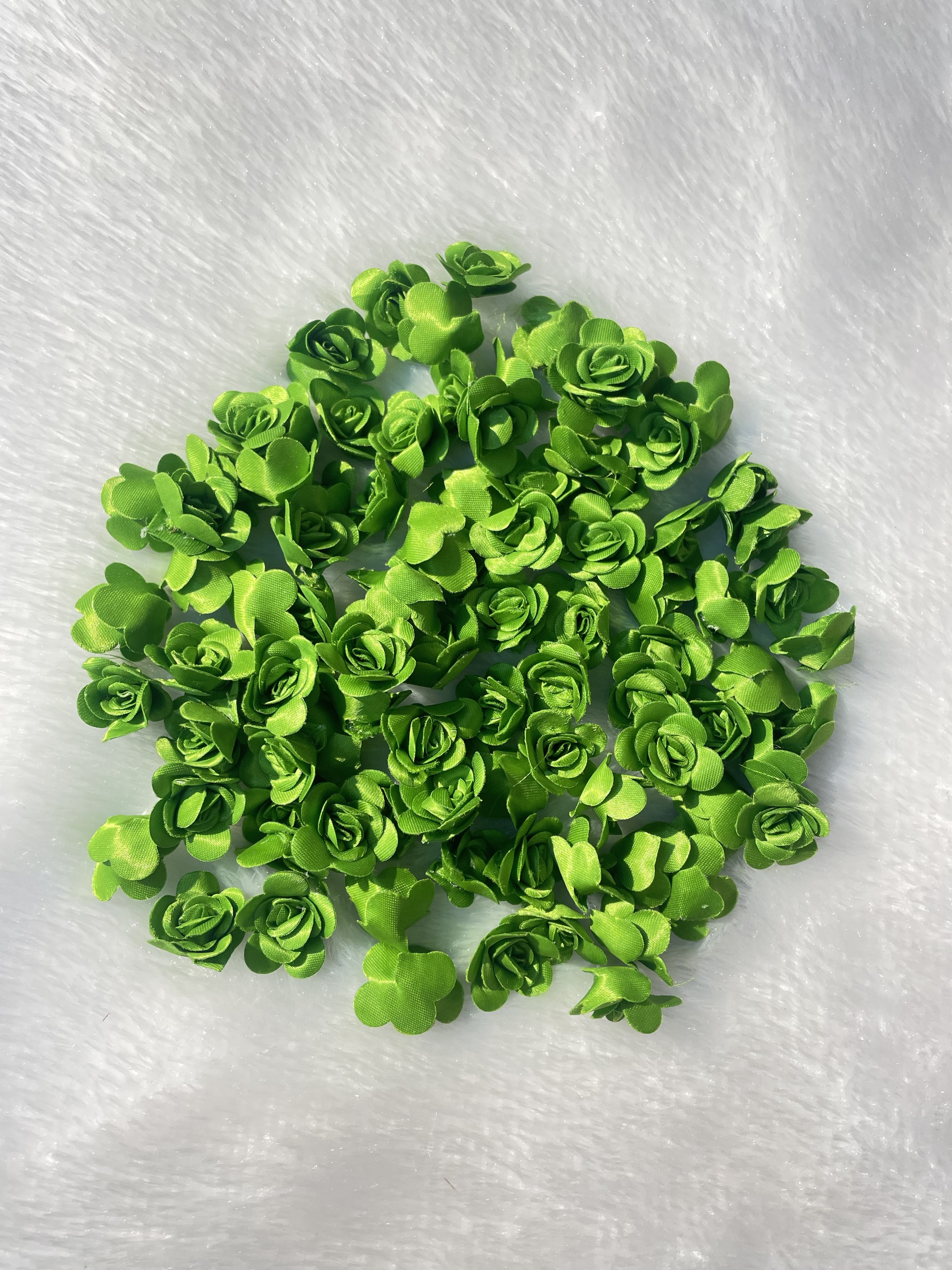 Light green satin flower (100 pieces)