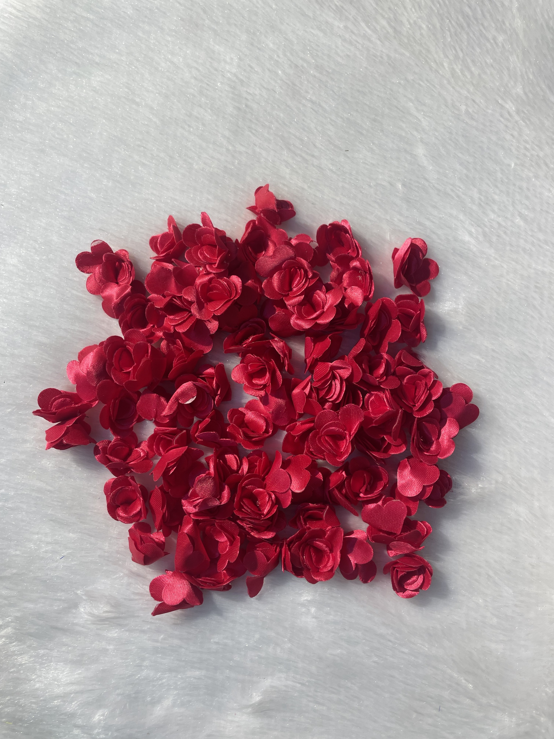 Red satin flower (100 pieces)