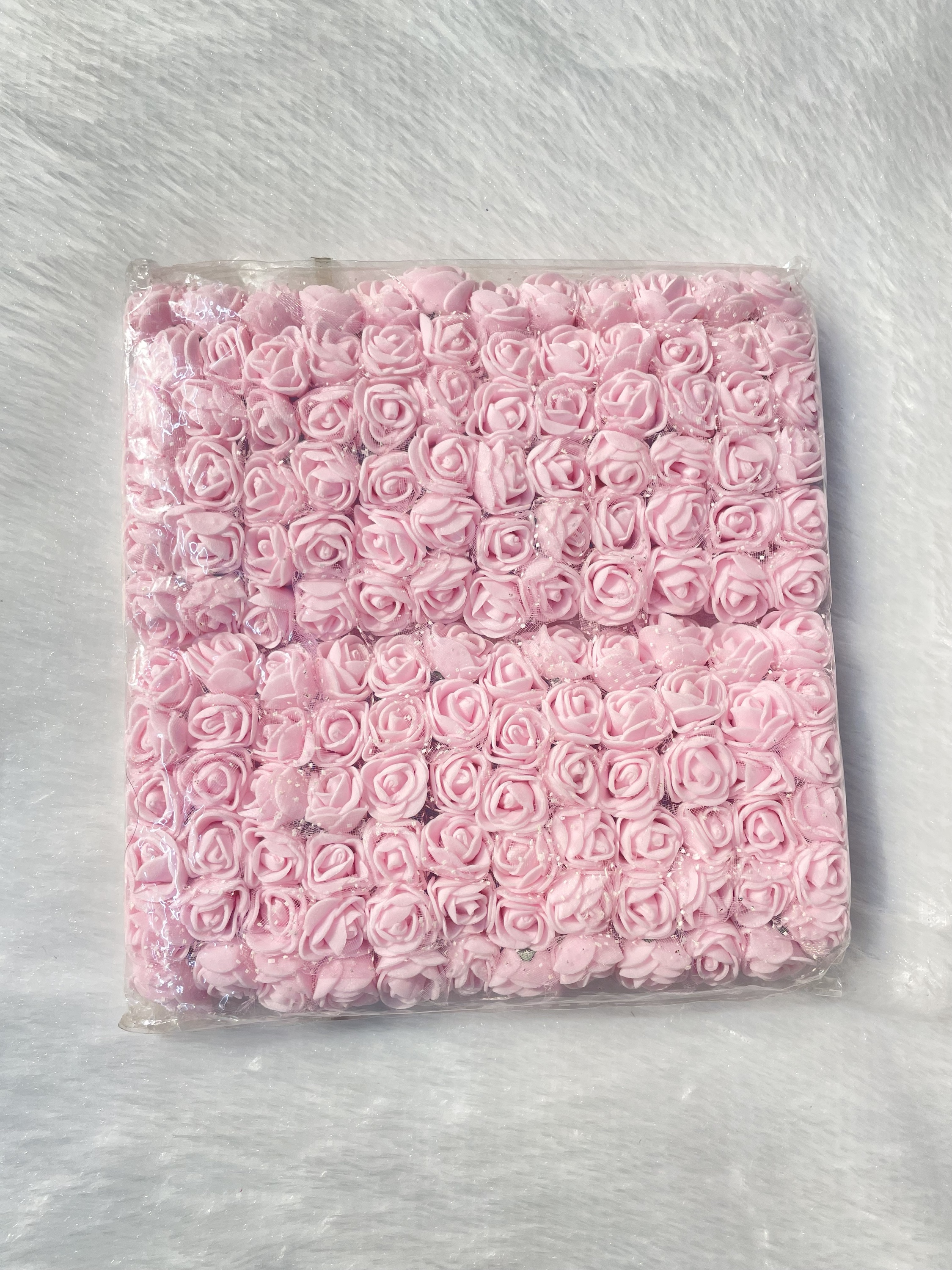 Light pink foam flower (144 pieces)

Size-1.5cm