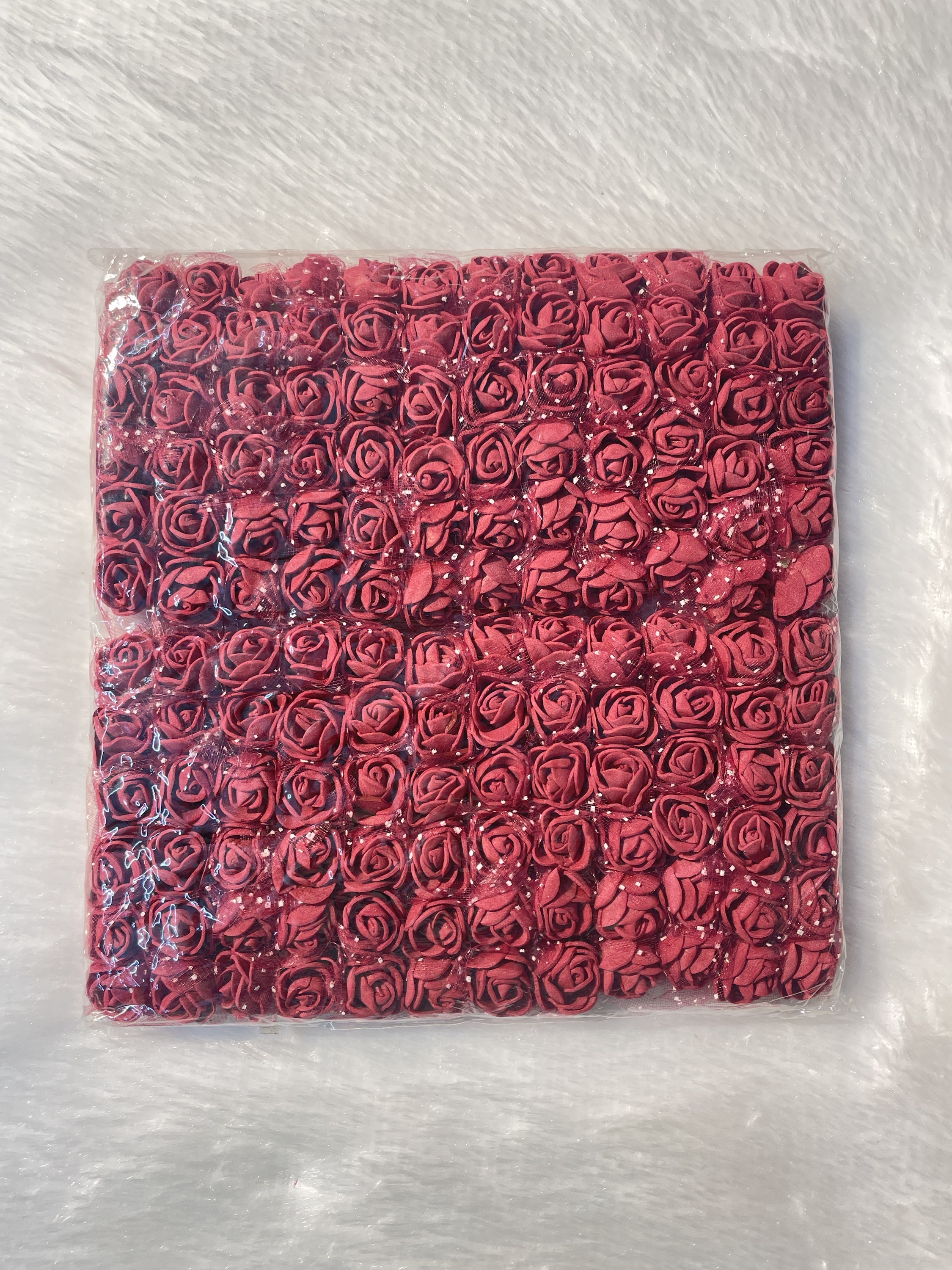 Maroon foam flower (144 pieces)

Size-1.5cm