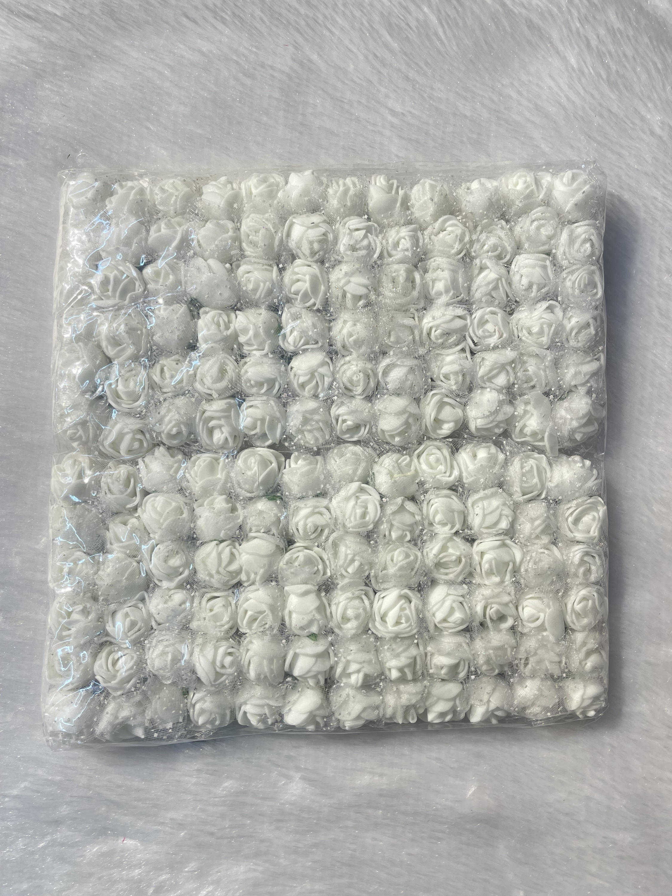 White foam flower (144 pieces)

Size-1.5cm