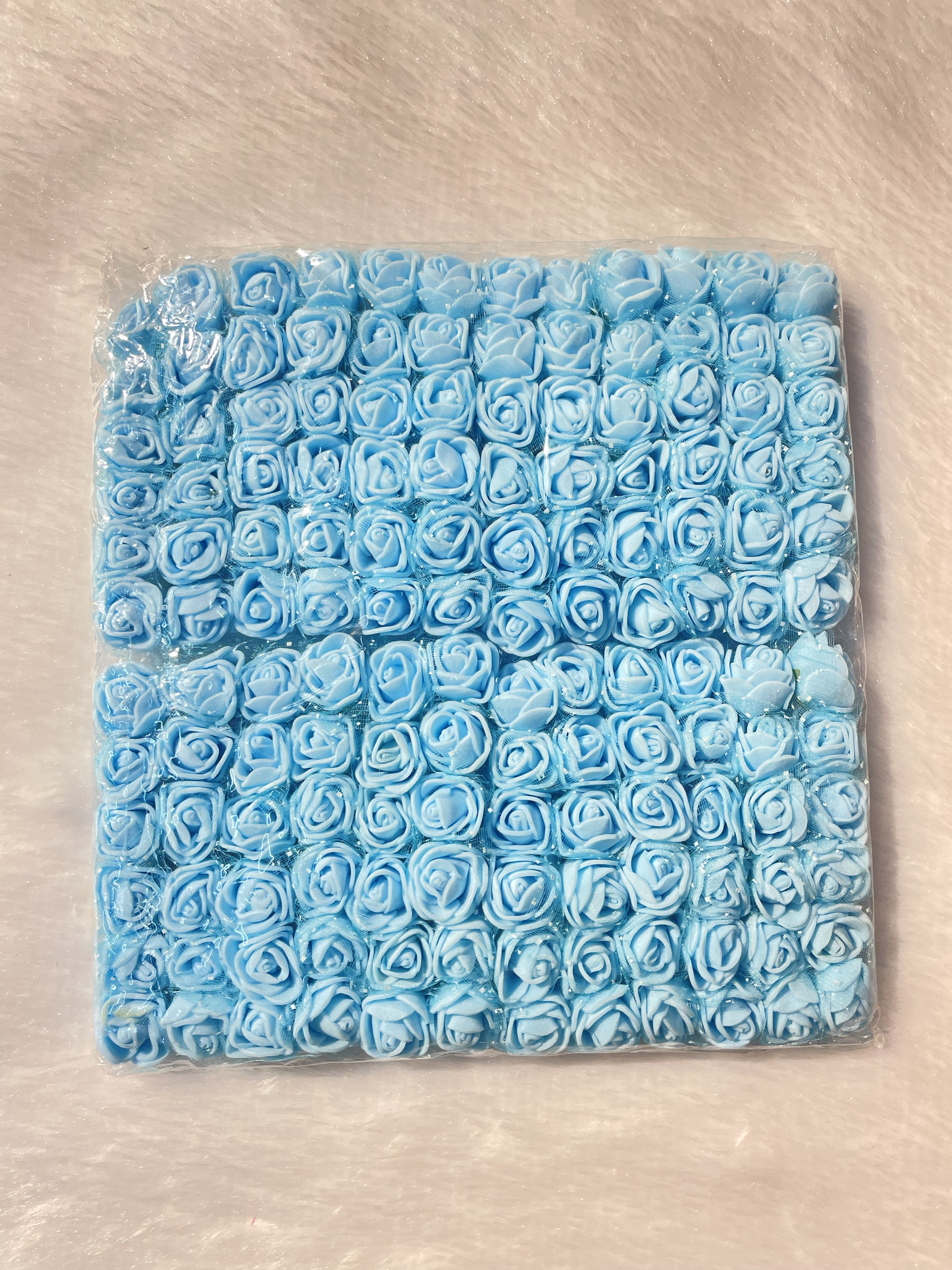 Light blue foam flower (144 pieces)

size-1.5cm