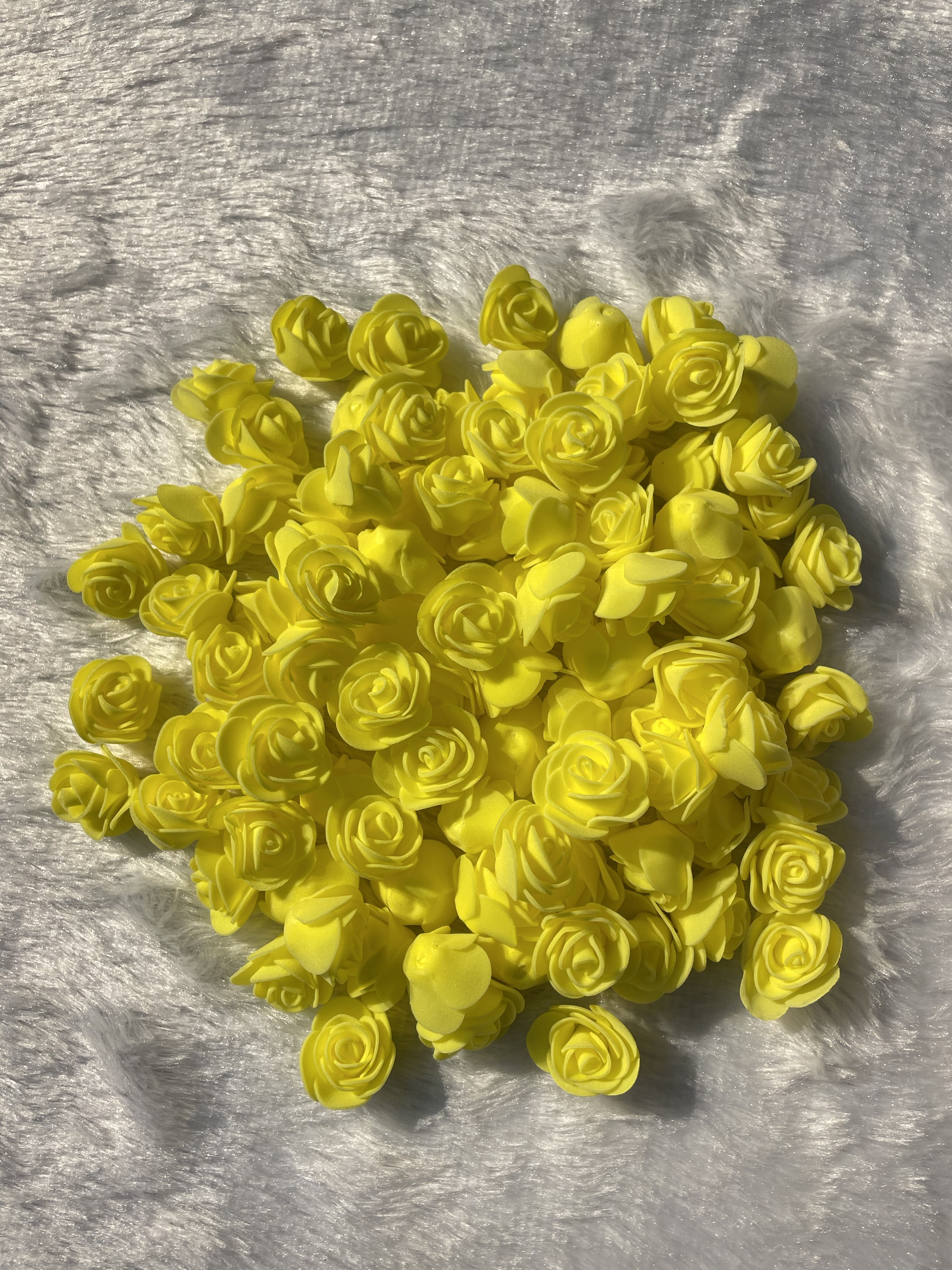 Lemon yellow foam flower (500 pieces)

size-3cm